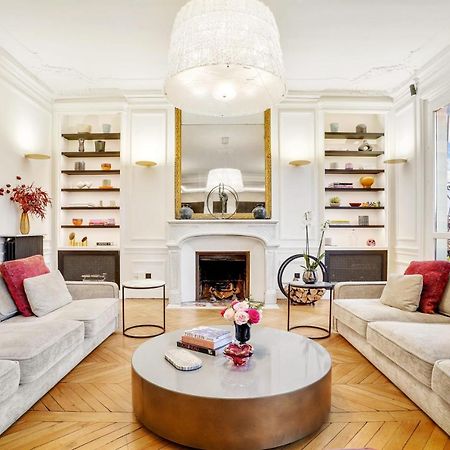 Magnificent Luxury Penthouse Apartment In A Prestigious Neighborhood Of Paris With A Eiffel Tower View From Balcony Short Walk To Palais Galliera And Avenue Montaigne Fashion Stores Exterior foto