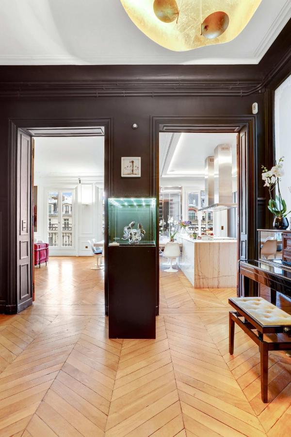 Magnificent Luxury Penthouse Apartment In A Prestigious Neighborhood Of Paris With A Eiffel Tower View From Balcony Short Walk To Palais Galliera And Avenue Montaigne Fashion Stores Exterior foto