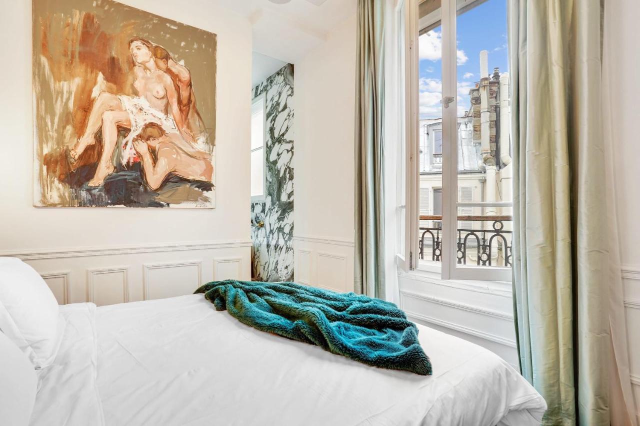 Magnificent Luxury Penthouse Apartment In A Prestigious Neighborhood Of Paris With A Eiffel Tower View From Balcony Short Walk To Palais Galliera And Avenue Montaigne Fashion Stores Exterior foto