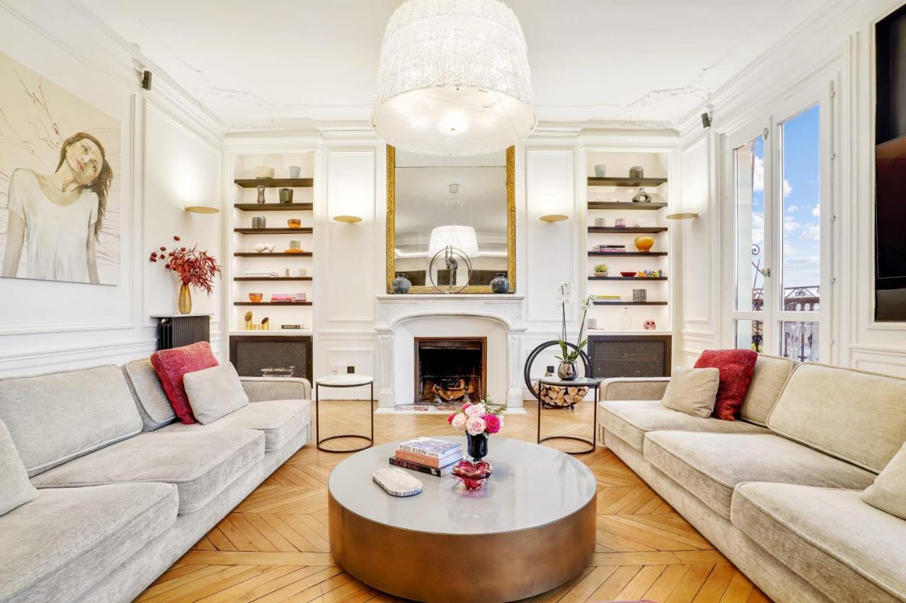 Magnificent Luxury Penthouse Apartment In A Prestigious Neighborhood Of Paris With A Eiffel Tower View From Balcony Short Walk To Palais Galliera And Avenue Montaigne Fashion Stores Exterior foto