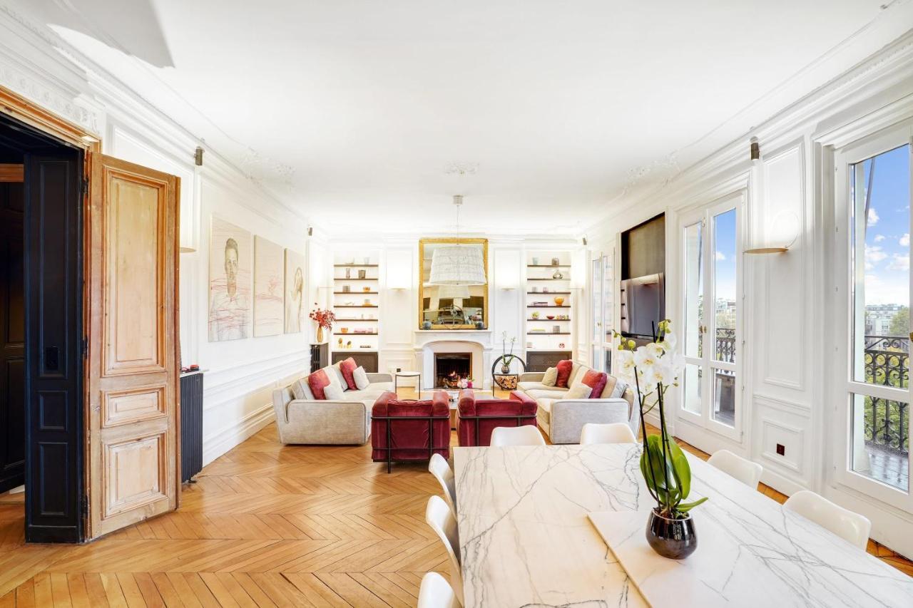 Magnificent Luxury Penthouse Apartment In A Prestigious Neighborhood Of Paris With A Eiffel Tower View From Balcony Short Walk To Palais Galliera And Avenue Montaigne Fashion Stores Exterior foto