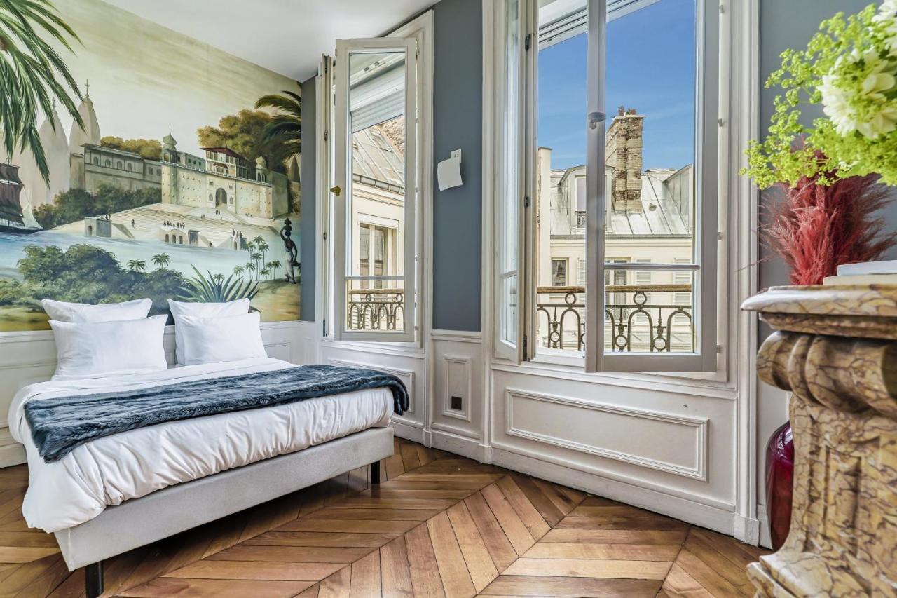 Magnificent Luxury Penthouse Apartment In A Prestigious Neighborhood Of Paris With A Eiffel Tower View From Balcony Short Walk To Palais Galliera And Avenue Montaigne Fashion Stores Exterior foto