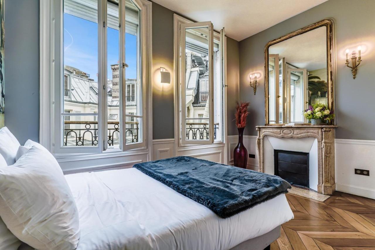 Magnificent Luxury Penthouse Apartment In A Prestigious Neighborhood Of Paris With A Eiffel Tower View From Balcony Short Walk To Palais Galliera And Avenue Montaigne Fashion Stores Exterior foto